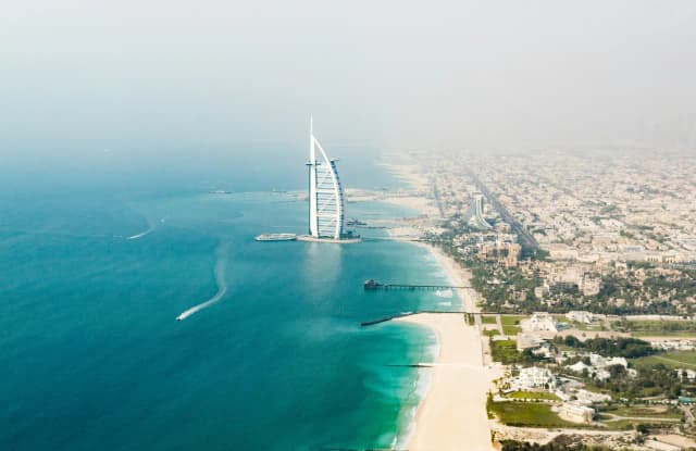 Nad jakim morzem leży Dubaj? Odkryj jego fascynujące położenie Nad jakim morzem leży Dubaj? Odkryj jego fascynujące położenie